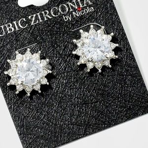 🔥2for$25🔥 Flower shape studded earrings